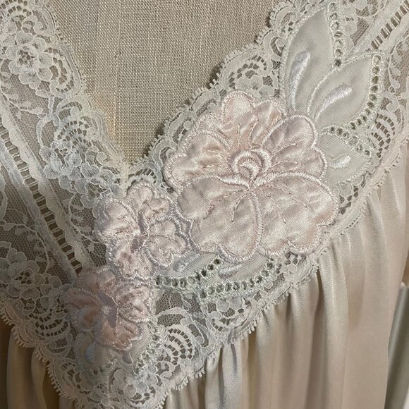 Vintage SHADOWLINE Nylon Nightgown with Lace and Embroidery Size Large - Picture 3 of 10